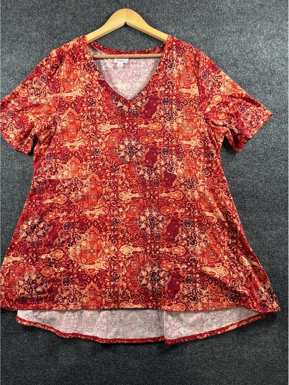 LuLaRoe Women's XL Red Orange Boho Paisley Print V Neck Short Sleeve Tunic Top